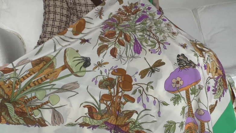 Lady Victoria Valente: मेरे रेशम दुपट्टे पर सह शॉट, लेडी विक्टोरिया वैलेंटे