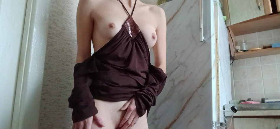 Lesbian-candys: Nadržená studentka masturbuje ráno před studiem