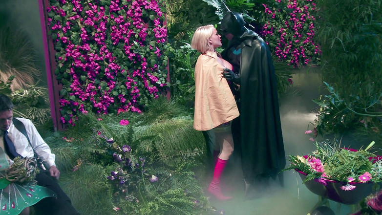 Superhero: Fata Batman și Wonder au fost păcălite de natură să facă...