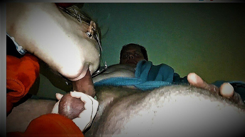 Ken: Den lyckliga pensionären. Morfars kuk blåst och mjölkad av den...