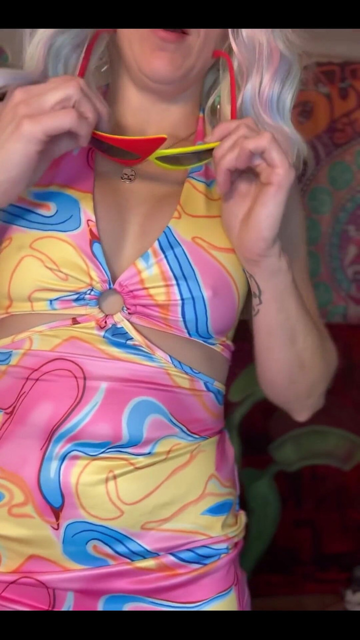 Suzy Wylde: 3575796123.mp4