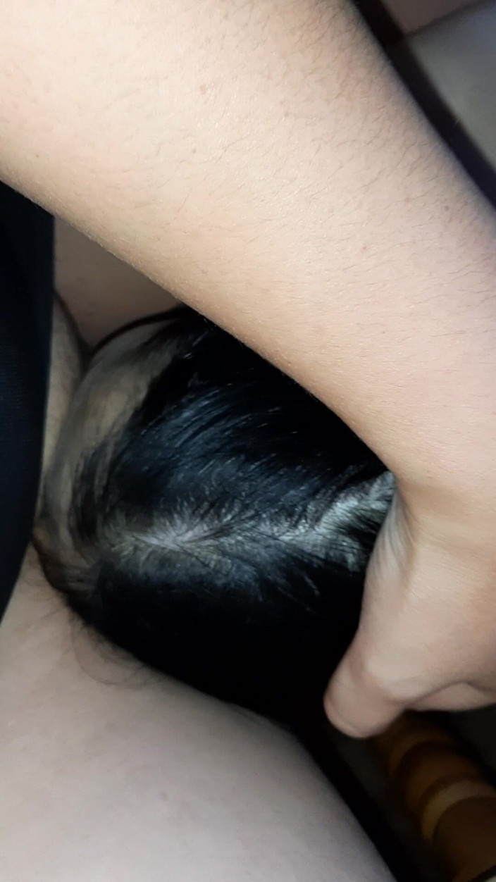 Lesbian-illusion: 내 이웃이 부엌에서 내 보지를 빨리 핥아 남편이 우리를 잡을 수 없도록