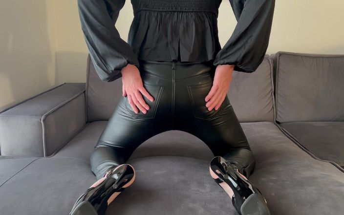 KendraCrossdresser: Twerking in Skinny Leather Pants and 7-inch Heels.