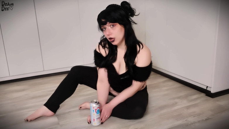 Delilah Dee: Cute Chubby Goth Girl Burping, Belly Noises &amp; Belly Play