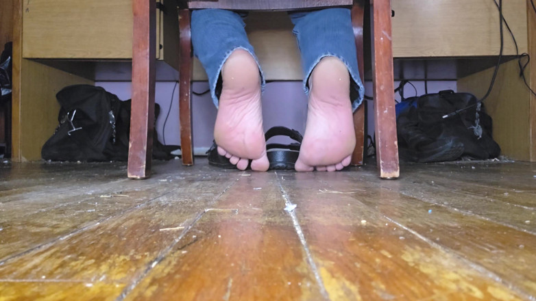 Miss Dimples: Škádlení mými chodidly