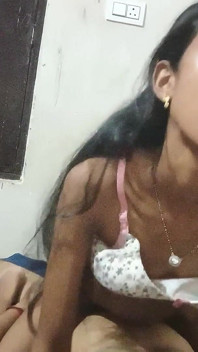Indiancă Desi Bhabi și-a sărutat socrul și i-a supt