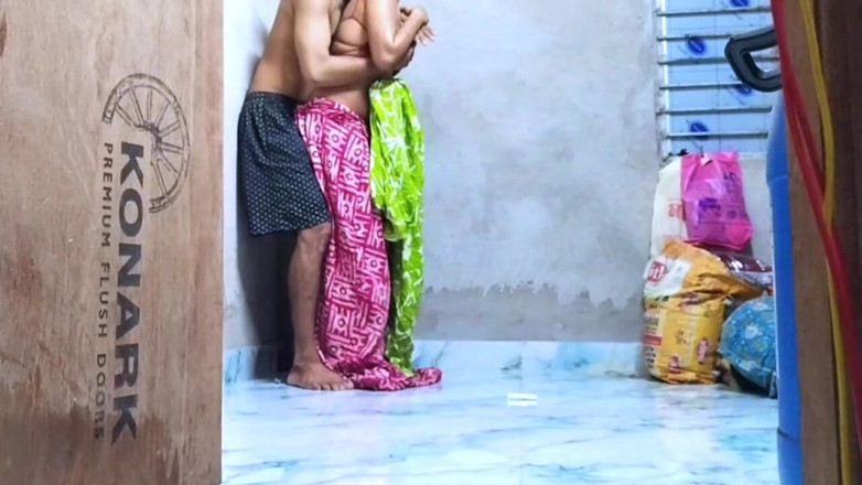 Fantacycutting: Indian Sexy Bhabi Kapra Change Kar Rahi Thi Tab Achanak...