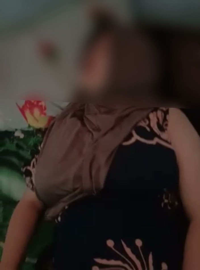 Famly sex: Il sospiro di una ragazza del villaggio con l'hijab è davvero...