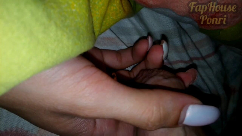 Milasha Ponri: Gespritzt in Die Hand Der Stiefschwester