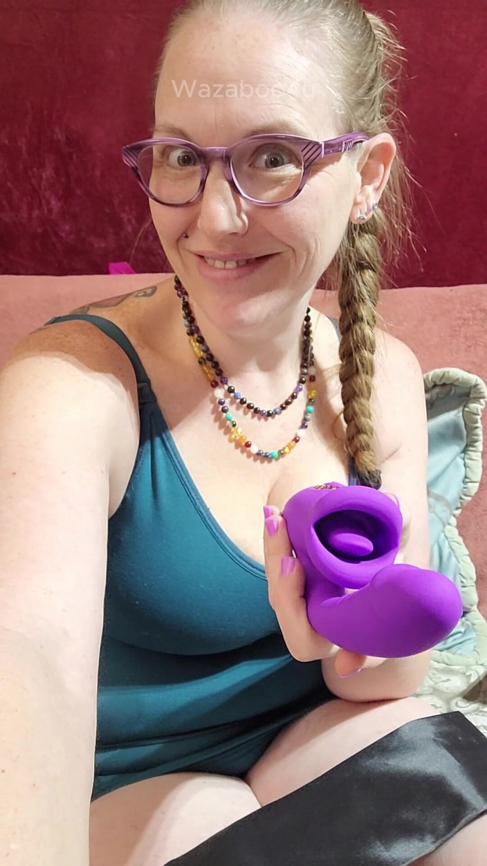 wazaboo4u: Reviewing and Testing The G-Spot Dildo