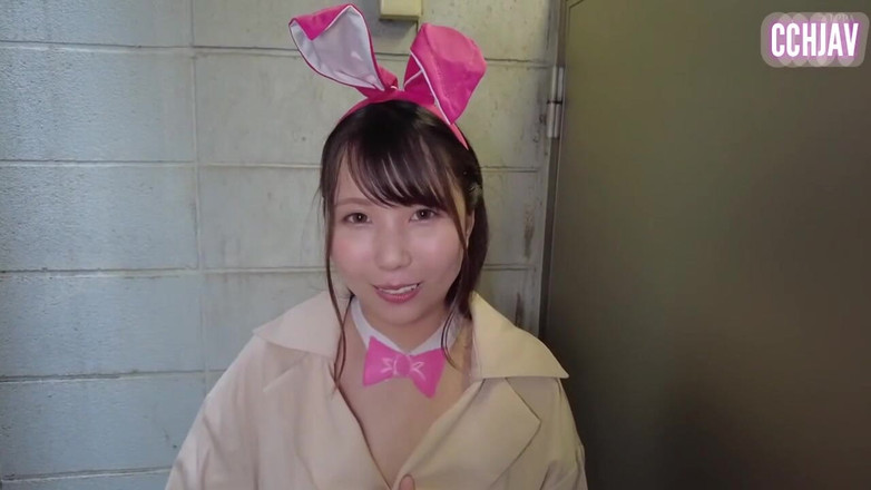 Chubby Curvy Hentai JAV: A Curvy Beauty Painted in Color Strolls Boldly Through the...
