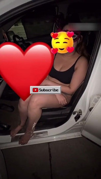 Bini desi berkelip pada trak dan menghisap di lebuh raya