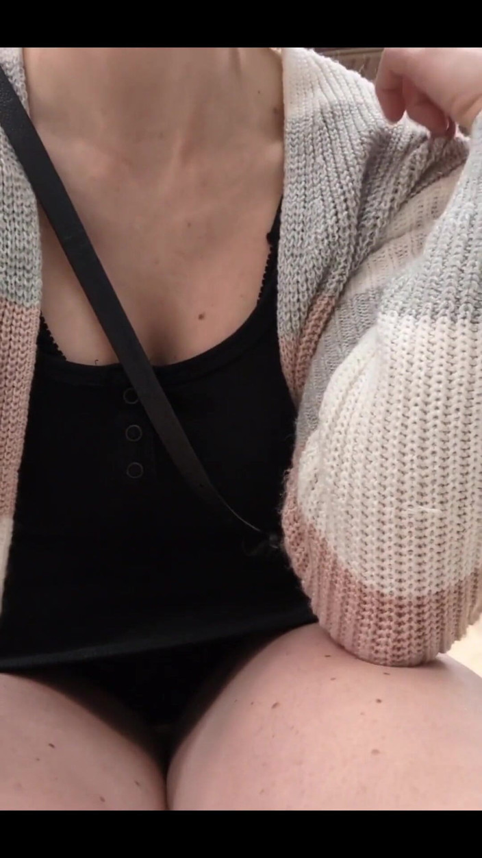Ashley_Dreamz: Носіння гігантської анальної пробки робить продуктові покупки набагато веселішими