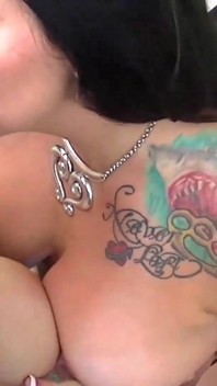 Cleo a Megan Foxxx kouří ptáka, vyměňuje si sperma