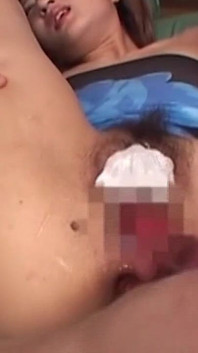 스펙털럼과 구슬로 넓게 벌려지는 미시 아시아 밀프