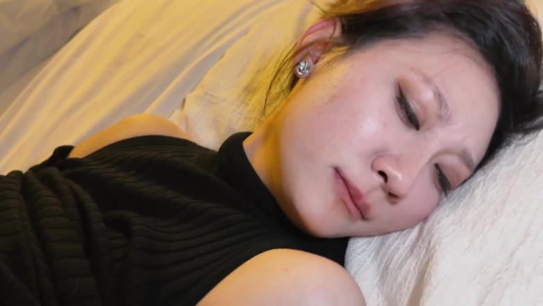 Chloe Lin: Po śmierci męża moje zakazane pragnienia z moim pasierbem