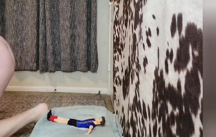 Julia Ryan: 锻炼放屁