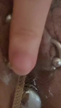 Sklavenpuppe aaruna tagebuch 12 (buttplug, strumpfhosen, fußfetisch, gepiercte schamlippen &kitzler-training im freien)