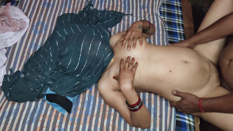 Madhu: Culo pieno regina grandi tette madu Deasi Bhabi ne Apne...