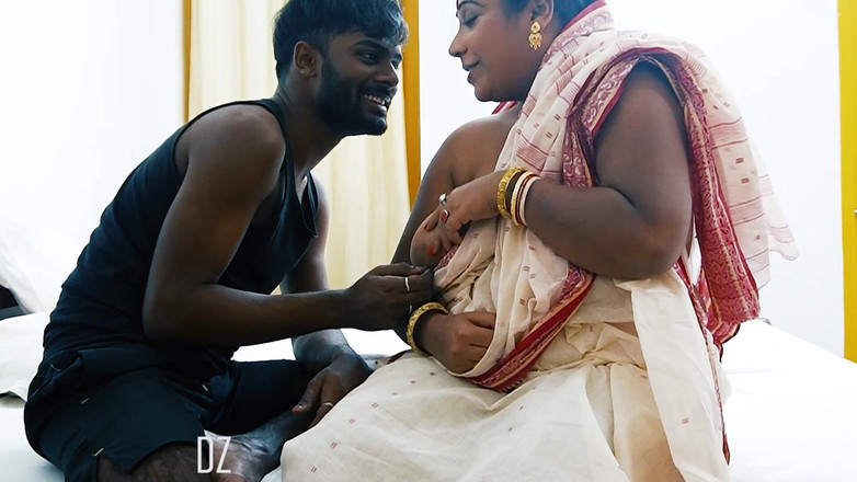 Daizo Premium: 继母抓到红手并在德西风格性交