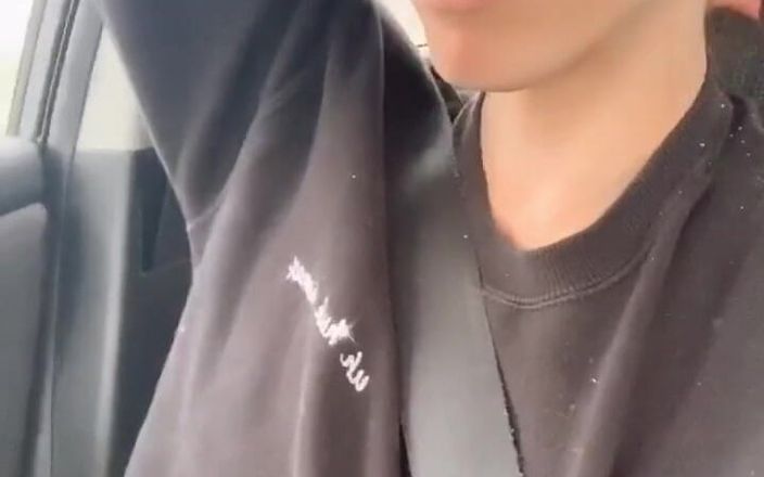 Tia Tizzianni Productions: 다른 드라이버가 내 변태가 잠겨 있고 내 엉덩이가 연결되어 있다는 것을 알고 있다고 생각하는가?