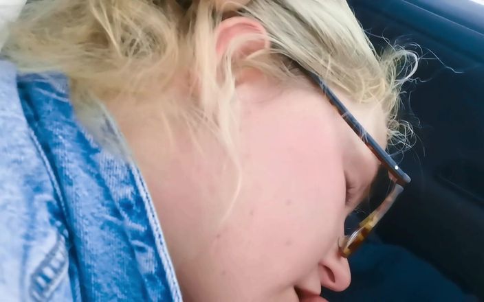 JessieHH: Succhiare un grosso cazzo di un ragazzo a caso nella...