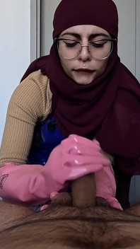 Arab Cleaning Lady Handjob Mia Niqab