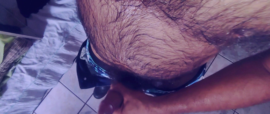 Stink HairyMale: Aku akan cum dengan celana jeansku