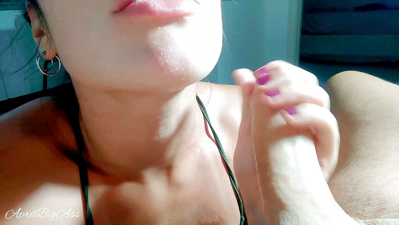 April BigAss: 闭嘴口交，深喉口交和吞精