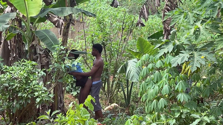 Amateur Teen Studio: Fii rapid astfel încât nimeni nu ne va prinde (în culise)