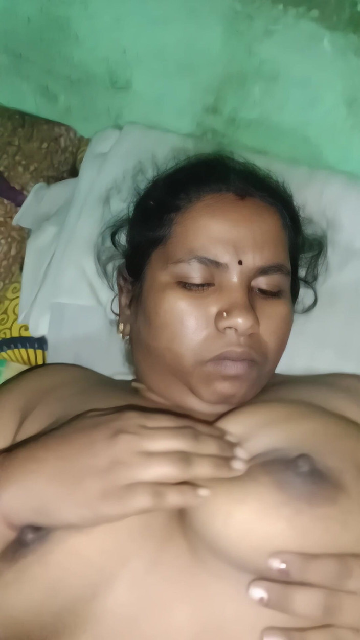 Priya kutty: Casalinga indiana con grandi tette video