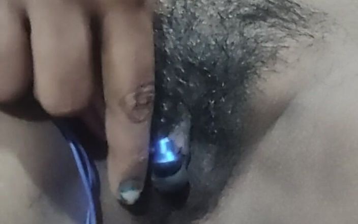 Suryasushma: Sexy Desi Bhabhi Fingering Her Pussy with Earphones in the...