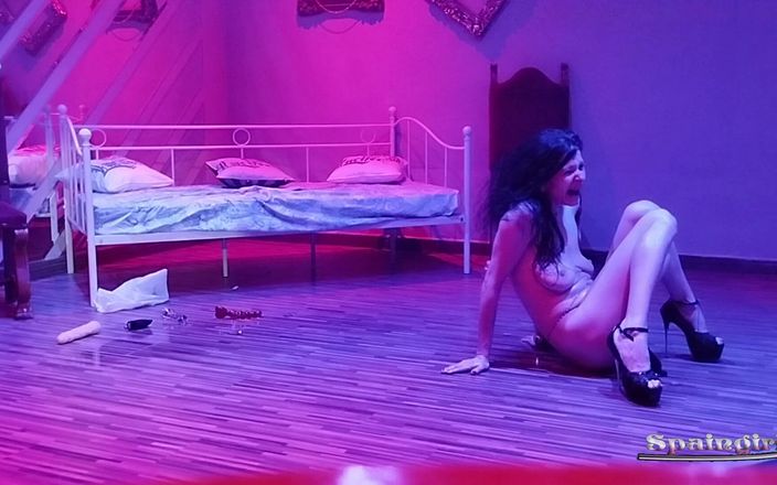 Spaingirl Natalie: Strip och leksak live show club