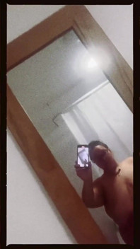 누드 포즈를 취하는 섹시한 와일렌글리쉬 비
