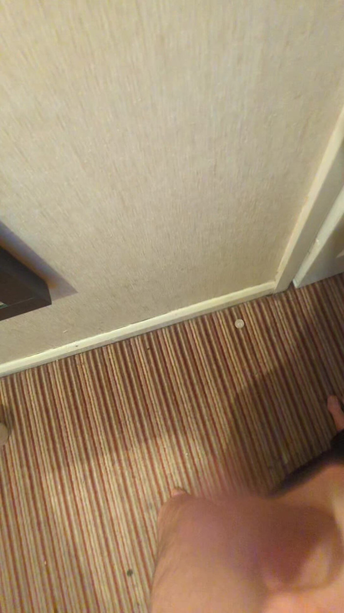 Welshhun glad: स्ट्रेट मैन वांकिंग