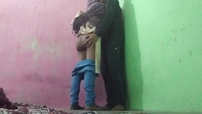 Busty mom: Дезі-Віллідж