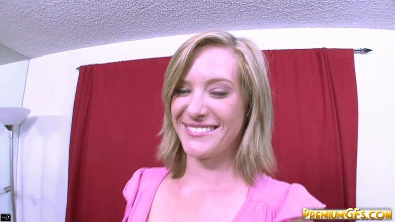 Premium GFs: Blonďatá porno kočka Naomi Cruise pořádně šuká