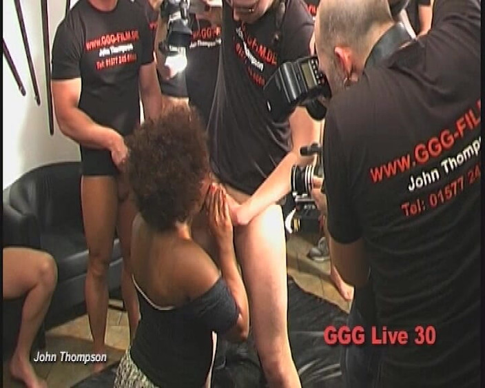 GGG John Thompson OLD STYLE: Ggg John Thompson - оргія в прямому ефірі з гарячими красунями, які смокчуть член