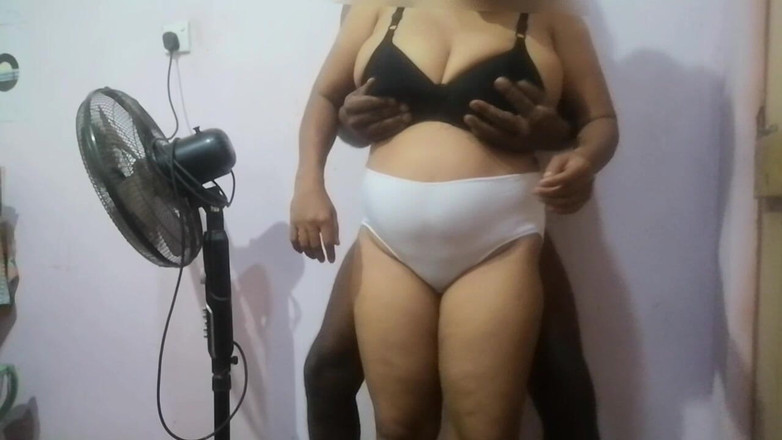 Janua294: Ele aperta suas costas e leva prazer