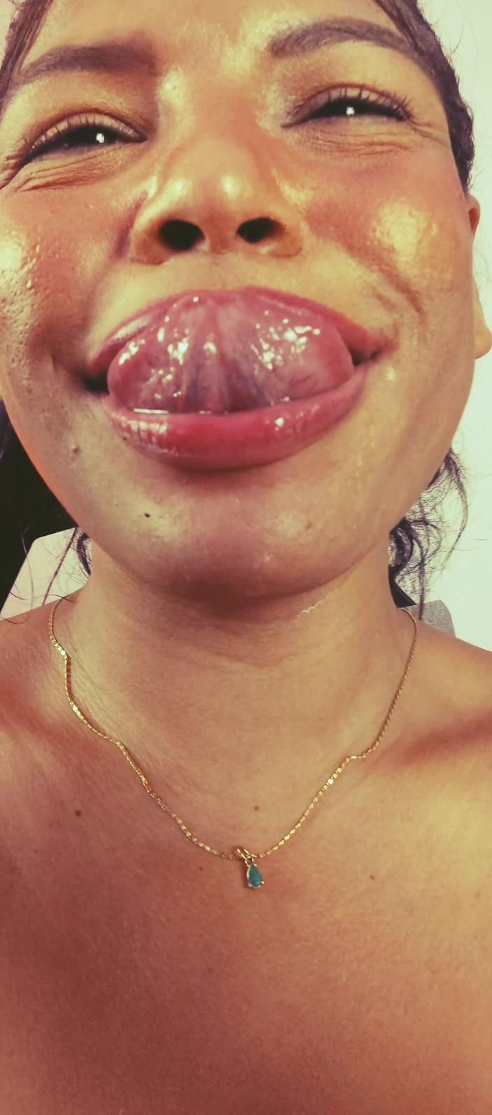 anabel693: Fétiche, fumée, bouche et langue