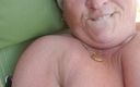 UK Joolz: घर पर धूप में स्तनों को प्यार करना