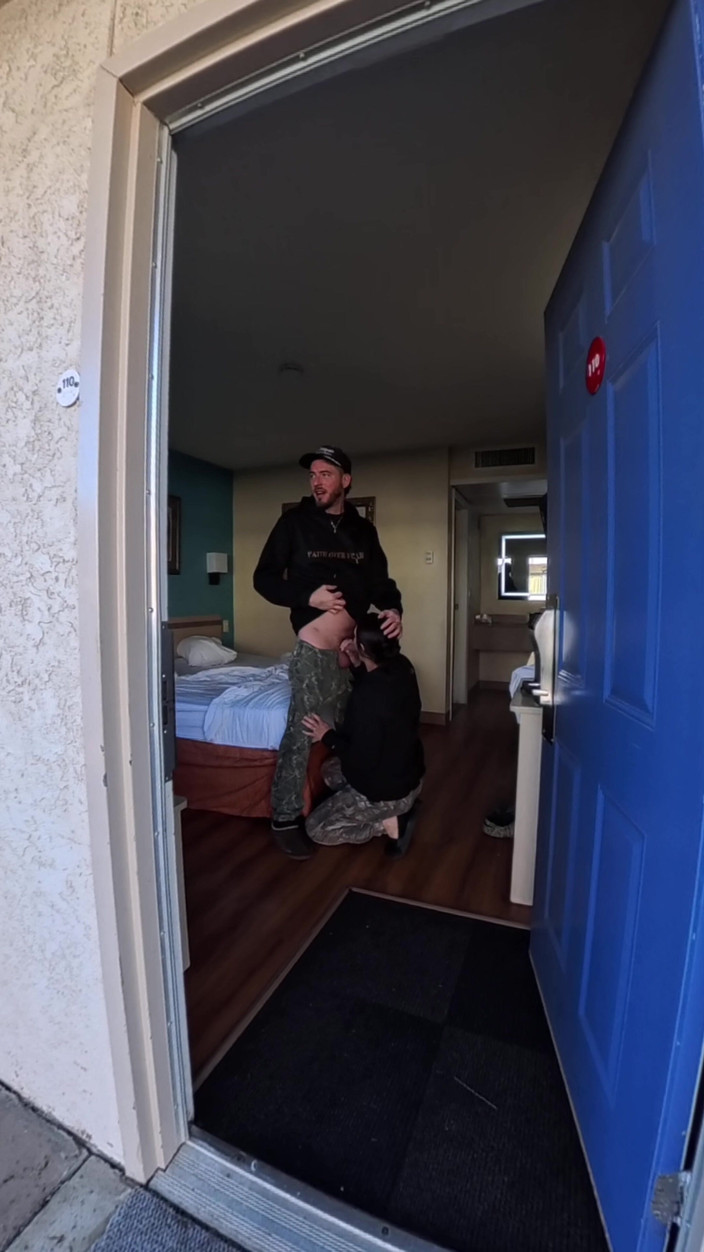 Mya Lane: Hotellinbjudan och riskabelt offentligt sex på bilresan