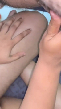 Minha esposa fez massagem com óleo de coco no meu pau sonolento