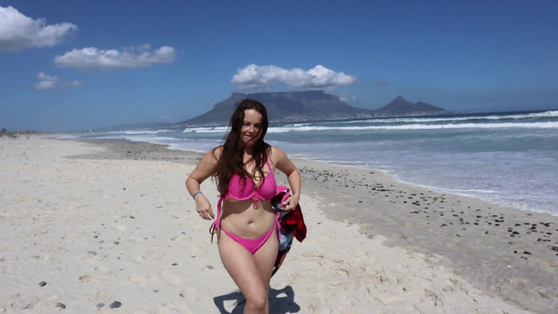 Kinky Lyrical: Spogliarsi e leccare su una spiaggia