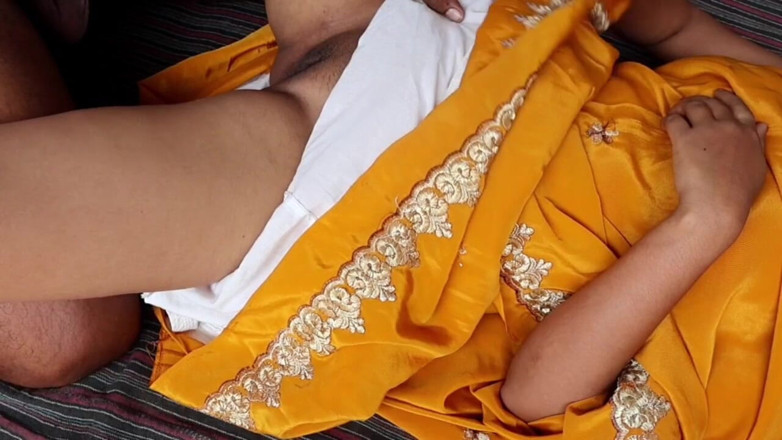 Saloni: बहुत हॉट पत्नी पति को धोखा दे रही है घर पर हॉट लड़की नहीं