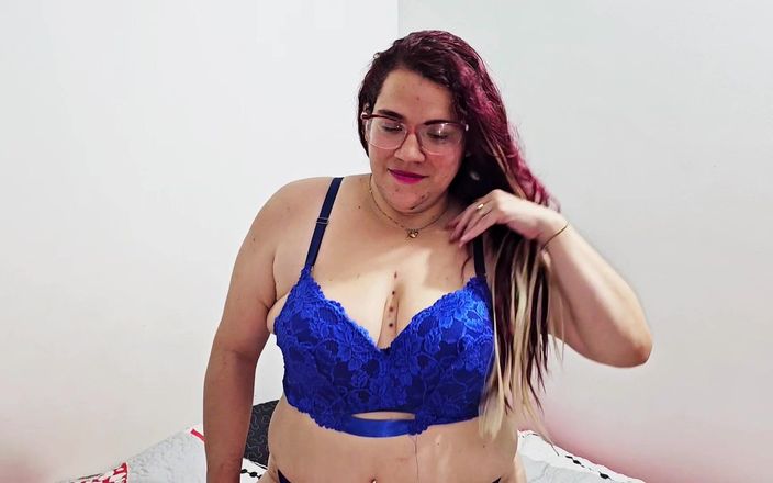 karlythoth: Sexig avsugning tit leker med piercing