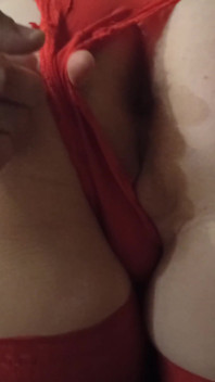 MILF opened her red panties and let her sweet pussy caress