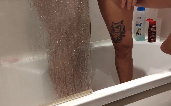 Emma Alex: Shower Mutual Masturbation