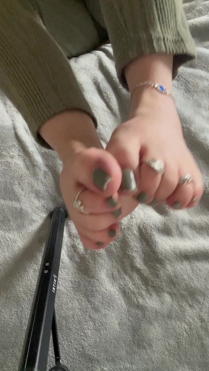 Maitresse Clara: 8 minit kebahagiaan murni di hadapan kaki saya yang indah