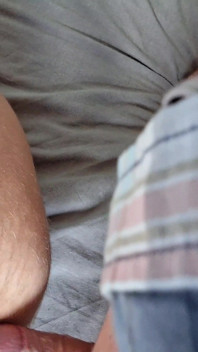 Les fesses allemandes sexy adorent la bite de papa. J’aime ça avec lui sans capote, creampie, sodomie gay.